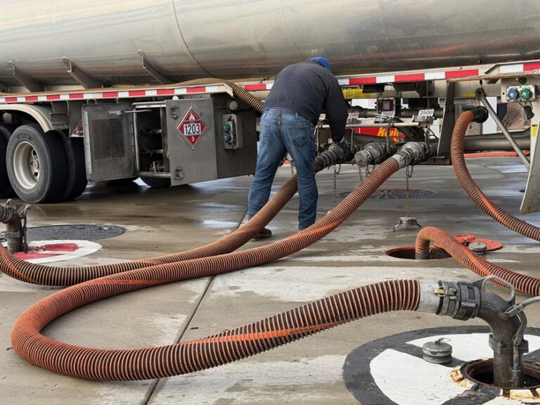 EE.UU. logra su primera venta de petróleo venezolano por 430 M€ tras capturar a Maduro