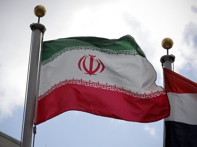 Trump impondrá aranceles del 25% a los países que comercien con Irán