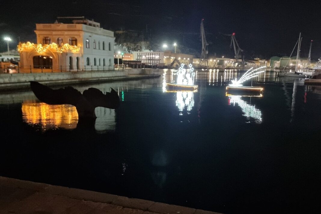 El Puerto de Cartagena incorporará árboles luminosos y arcos decorativos a su iluminación navideña